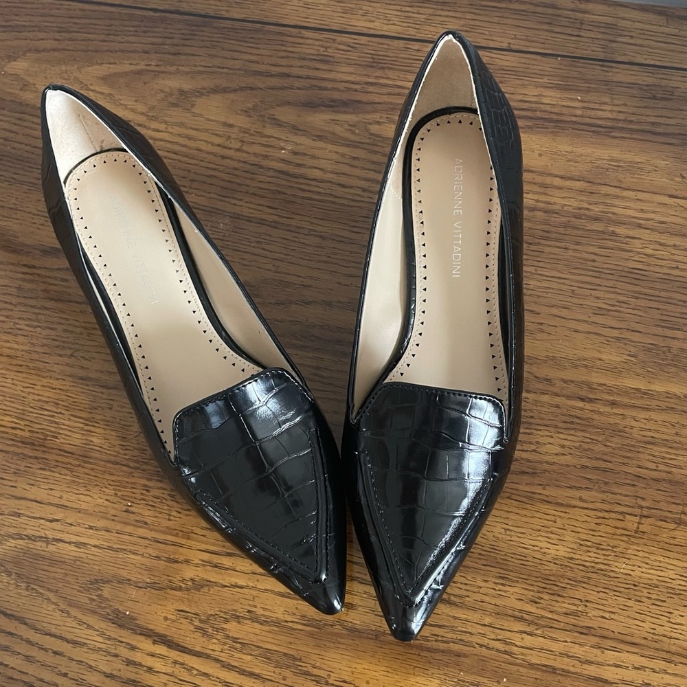 Adrienne Vittadini black croc embossed closed pointed toe kitten heels  Size 8.5